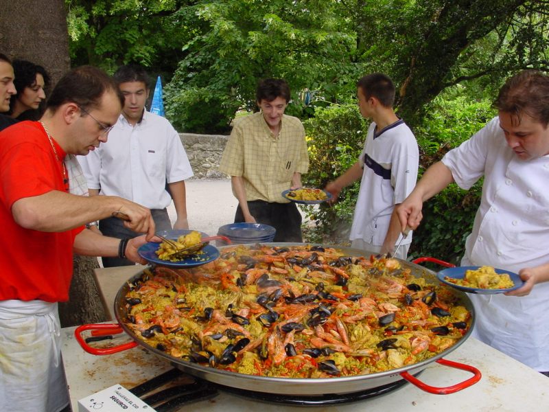 really big party paella!