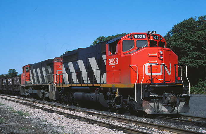 CN GP40-2 and M420